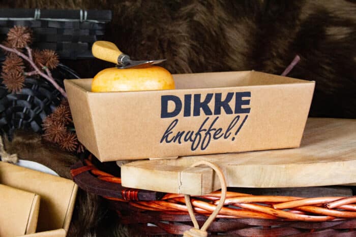 Karton bakje dikke knuffel sfeer